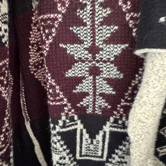 Southwest Kamana Long 100% soft Acrylic Sweater.  Preowned Size Medium. - Picture 9 of 9